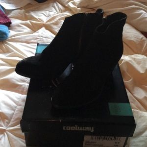 Black brand new ankle boot. Size 8. Suede.